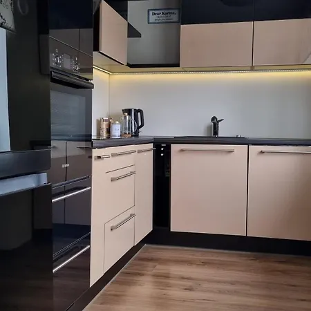 Hubert's Beach Apartment *